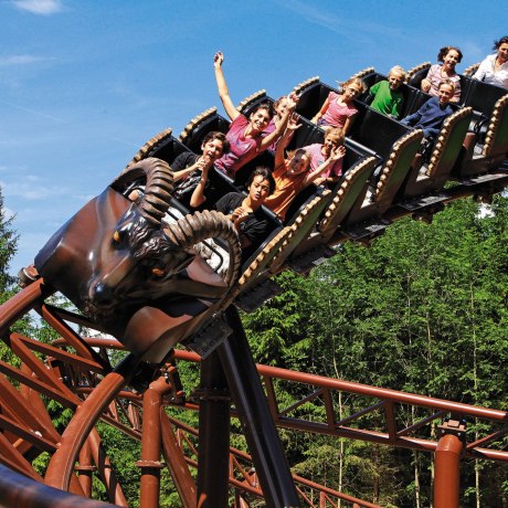 Mit der Berg-Achterbahn durch die Lüfte sausen im Märchenpark Ruhpolding., © Freizeitpark Ruhpolding