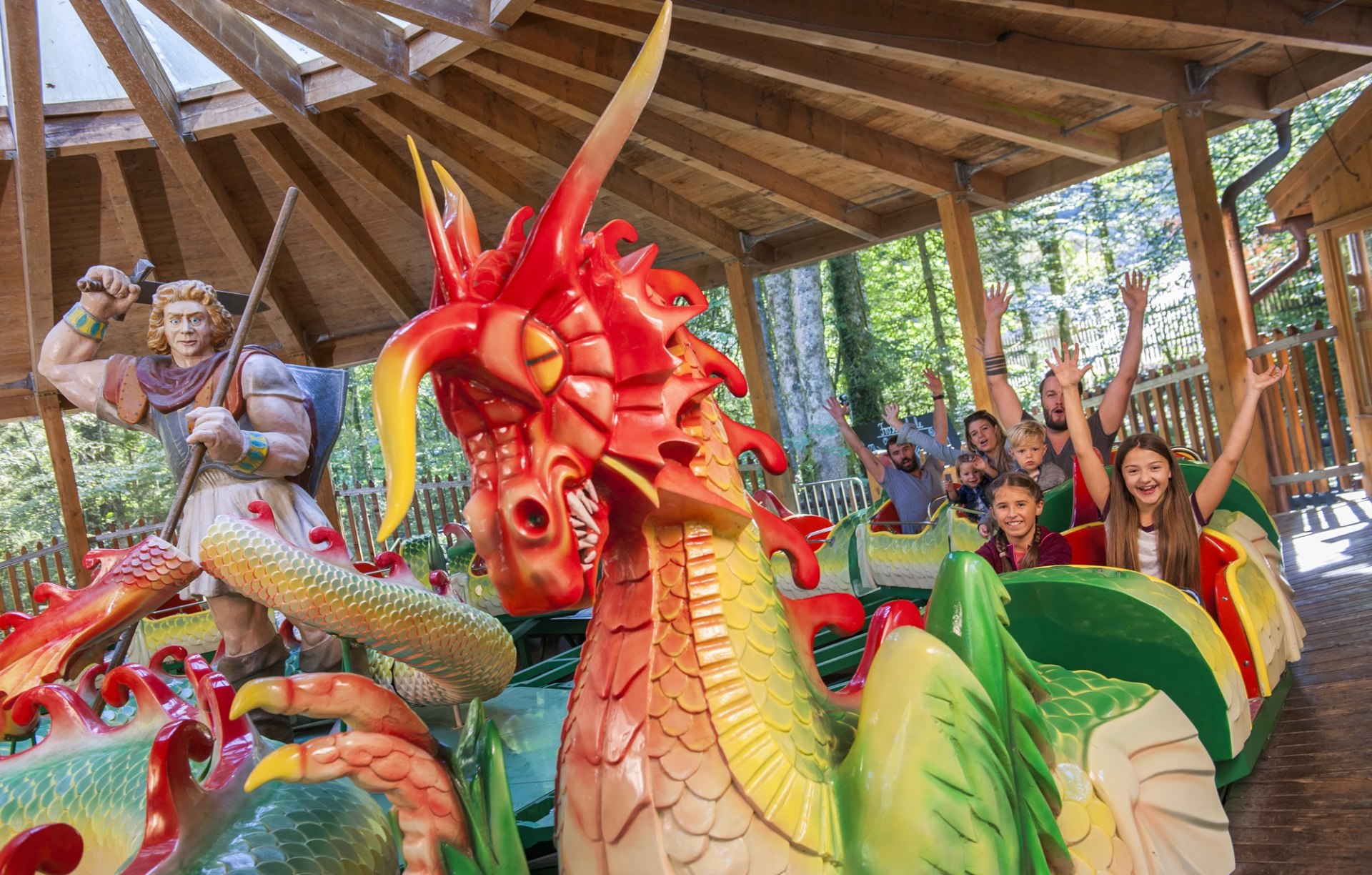 Der Drachenritt im Märchenpark Ruhpolding ist auch für kleine Kinder ein Riesenspaß., © Freizeitpark Ruhpolding