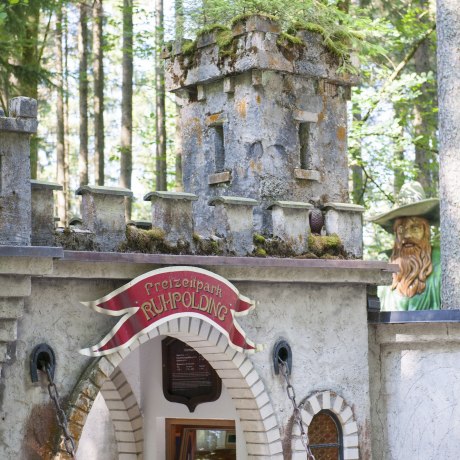 Vor Ostern öffnet sich das Burgtor im Vergnügungspark Ruhpolding., © Freizeitpark Ruhpolding